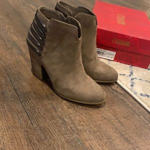 Carlos by Carlos Santana Brown faux suede booties, size 8
